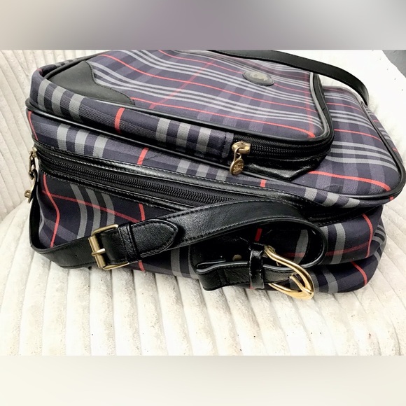 Burberry Travel Bags - Picture 10 of 16